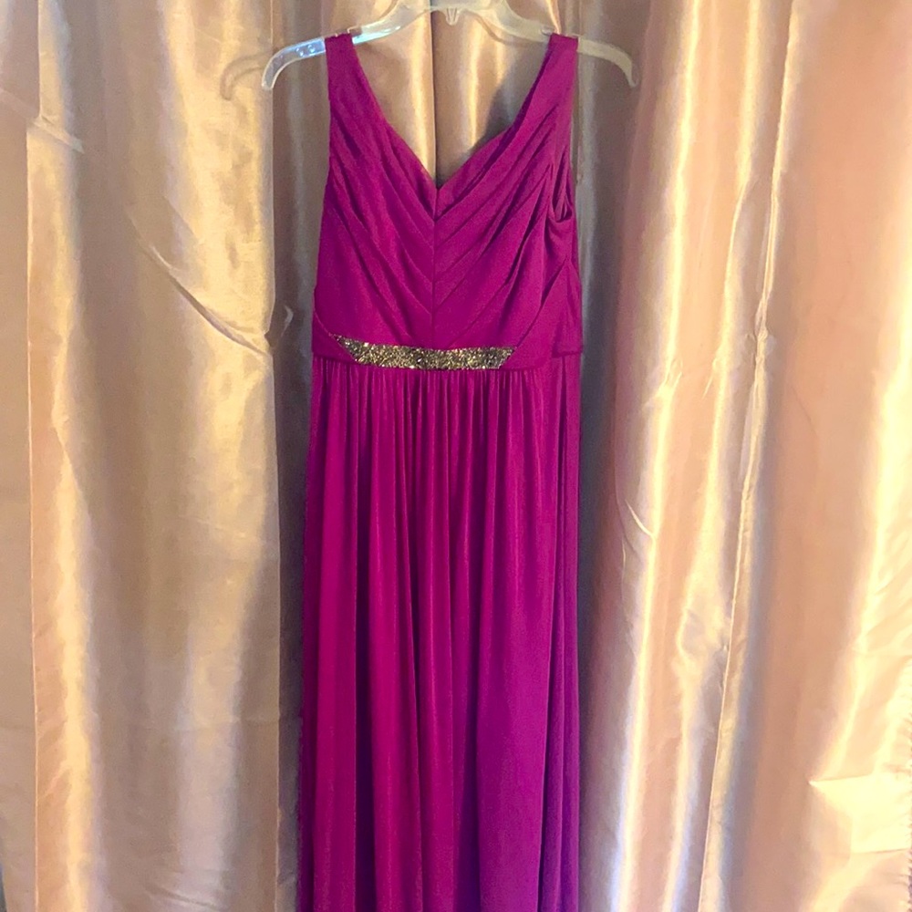 Beautiful David’s bridal sangria prom dress !!(size small)  🍇💅